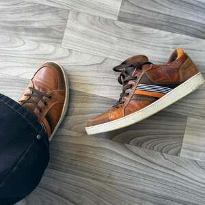 Bullboxer Drestyn Striped Leather Sneakers